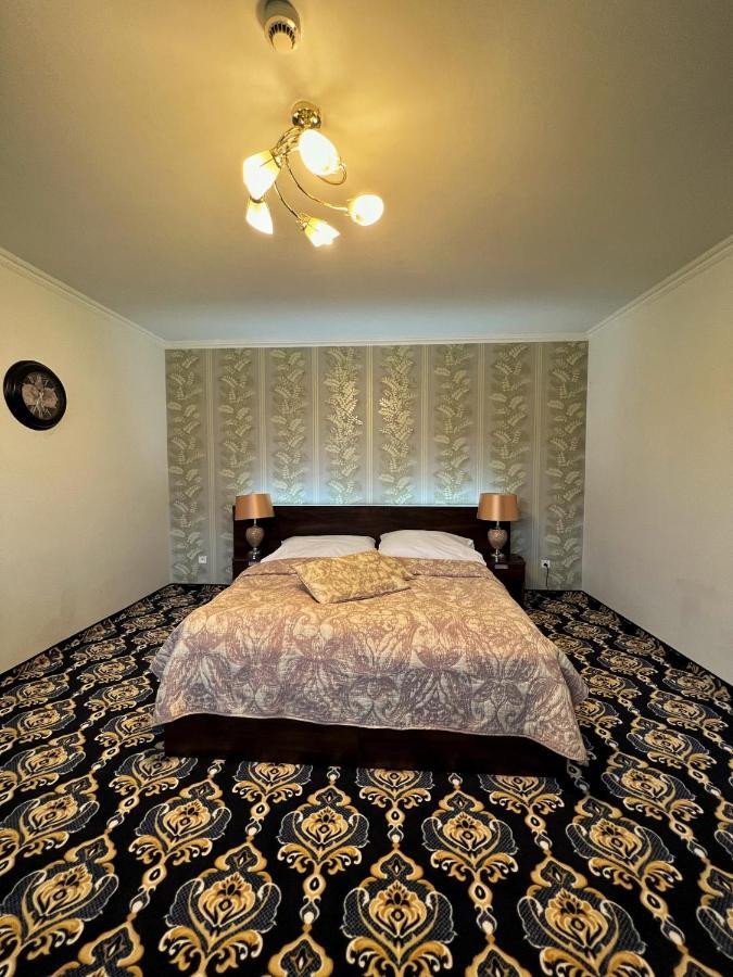 President Montfort Hotel
