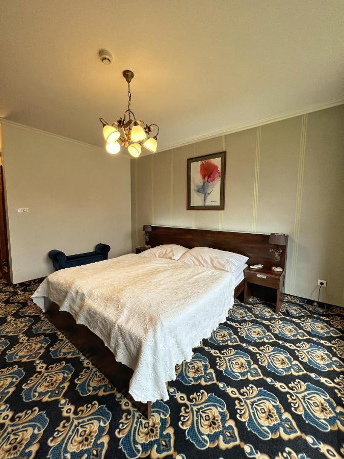 President Montfort Hotel