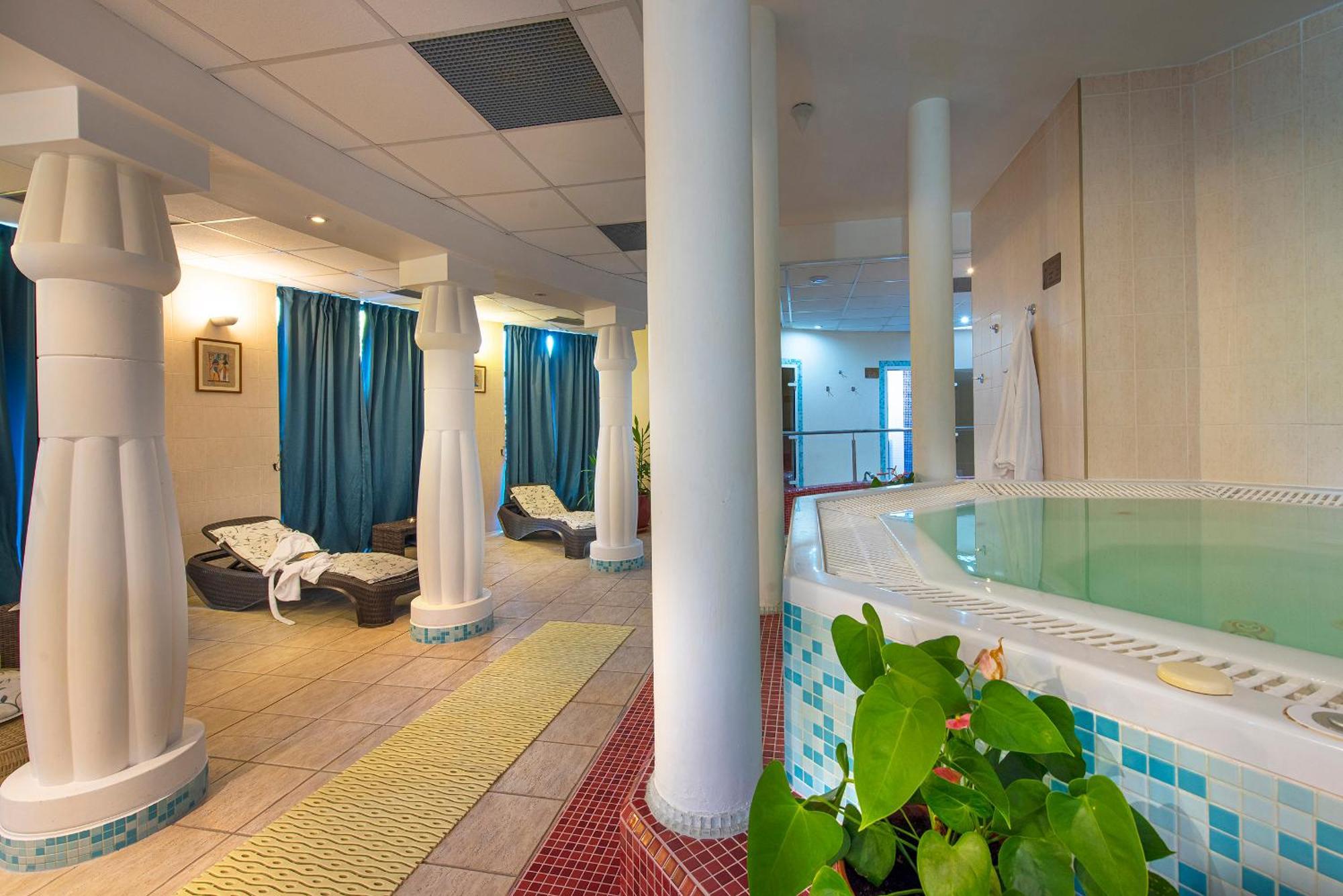 President Montfort Hotel
